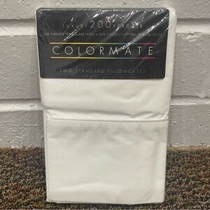 NIB Pair of Colormate 200 thread count cotton rich percale pillowcases